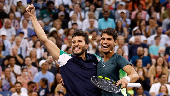 Sebastian Yatra, alumno de Rafa Nadal, gana con Carlos Alcaraz la exhibición previa al US Open Sebastian Yatra, alumno de Rafa Nadal, gana con Carlos Alcaraz la exhibición previa al US Open