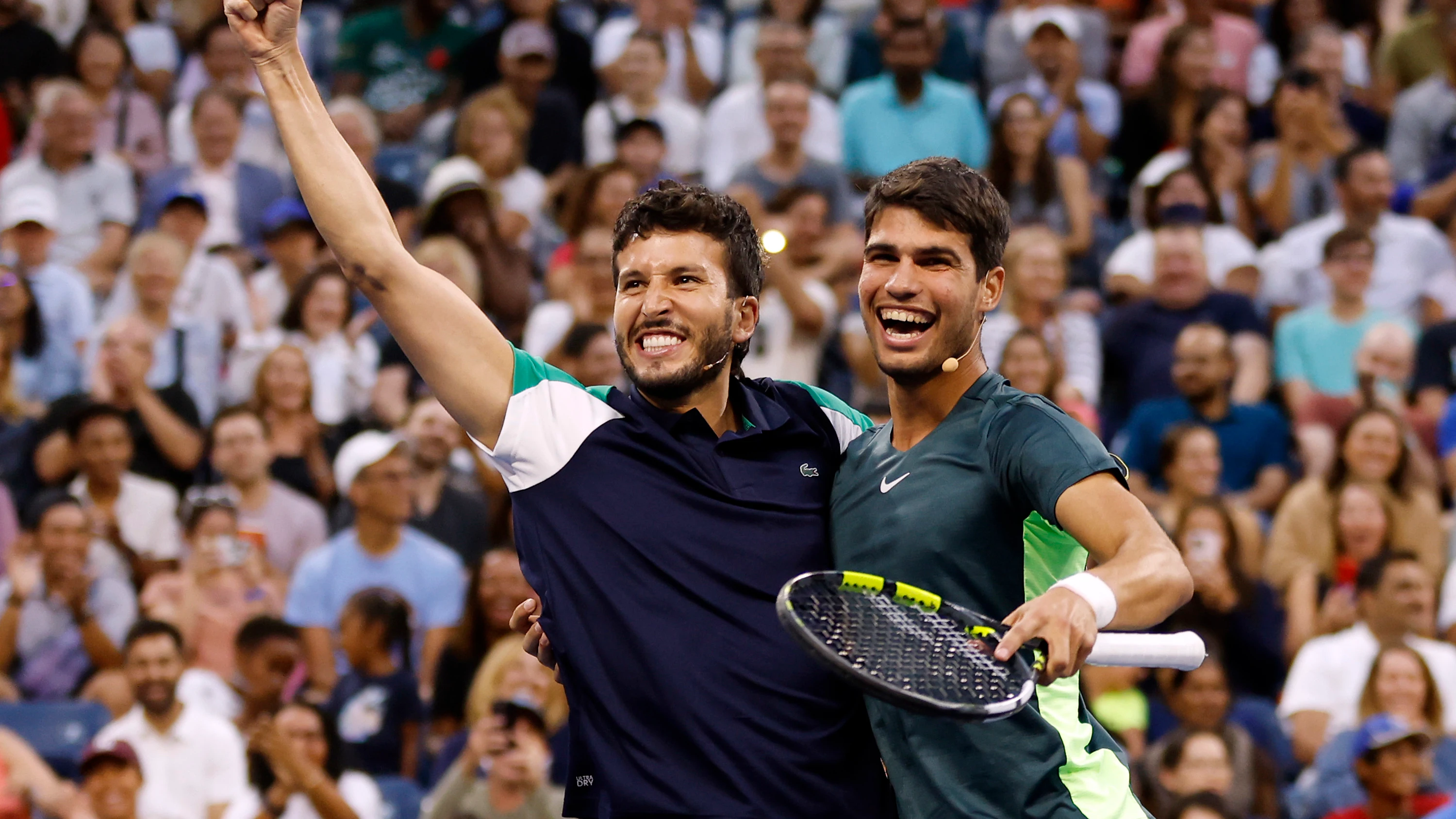 Sebastian Yatra, alumno de Rafa Nadal, gana con Carlos Alcaraz la exhibición previa al US Open