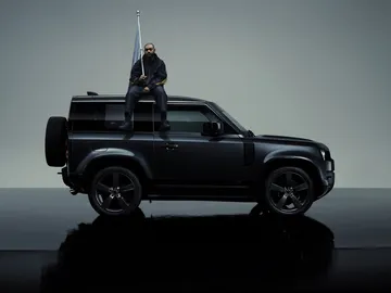 Defender se suma a la moda de TikTok de la mano del rapero británico Kano Defender se suma a la moda de TikTok de la mano del rapero británico Kano