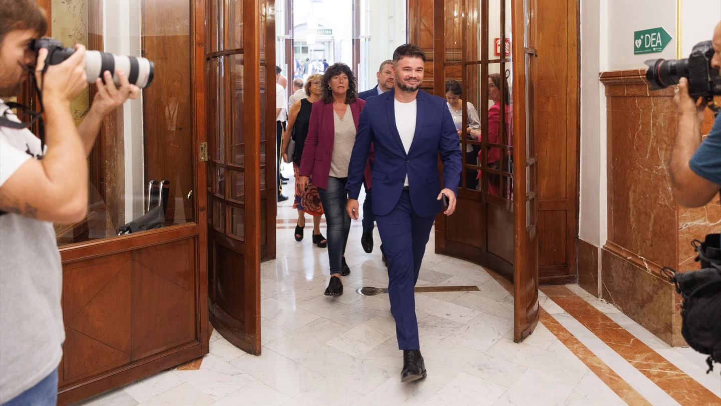 Nuevo portazo a Feijóo: ERC rechaza reunirse con el PP de cara a la investidura Nuevo portazo a Feijóo: ERC rechaza reunirse con el PP de cara a la investidura