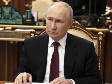 Putin reappears after Prigozhin’s death at the BRICS summit without mentioning what happened
