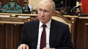 Putin reaparece en la cumbre de los BRICS, sin alusiones a la muerte de Prigozhin