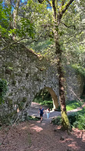 Acueducto de O Frendoal (Arco de la Condesa) del Bosque Encantado de Aldán Acueducto de O Frendoal (Arco de la Condesa) del Bosque Encantado de Aldán