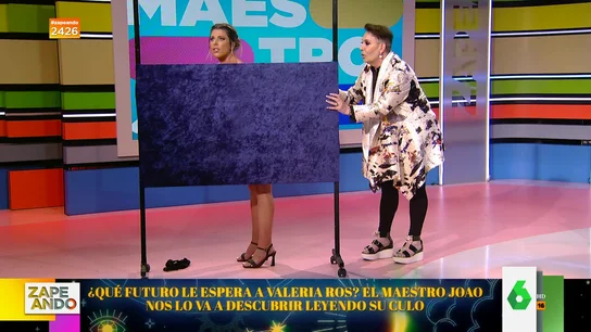 "Esto no es un lunar, es un mordisco": las conclusiones del Maestro Joao al leerle el culo a Valeria Ros "Esto no es un lunar, es un mordisco": las conclusiones del Maestro Joao al leerle el culo a Valeria Ros