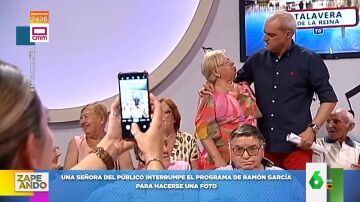 Una señora interrumpe el programa de Ramón García para pedirle una foto en directo