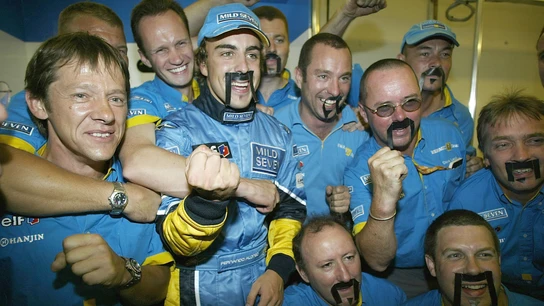Fernando Alonso tras ganar en el GP de Hungría 2003 Fernando Alonso tras ganar en el GP de Hungría 2003