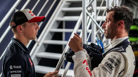 Liam Lawson y Daniel Ricciardo Liam Lawson y Daniel Ricciardo