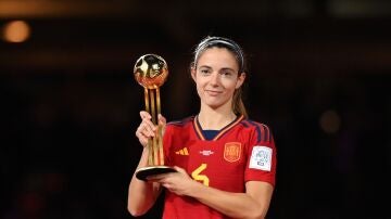 Aitana Bonmatí, con el premio a mejor jugadora del Mundial