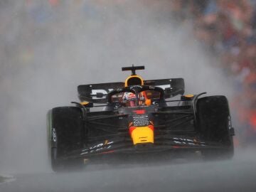 Max Verstappen vence en casa la mejor carrera de la temporada