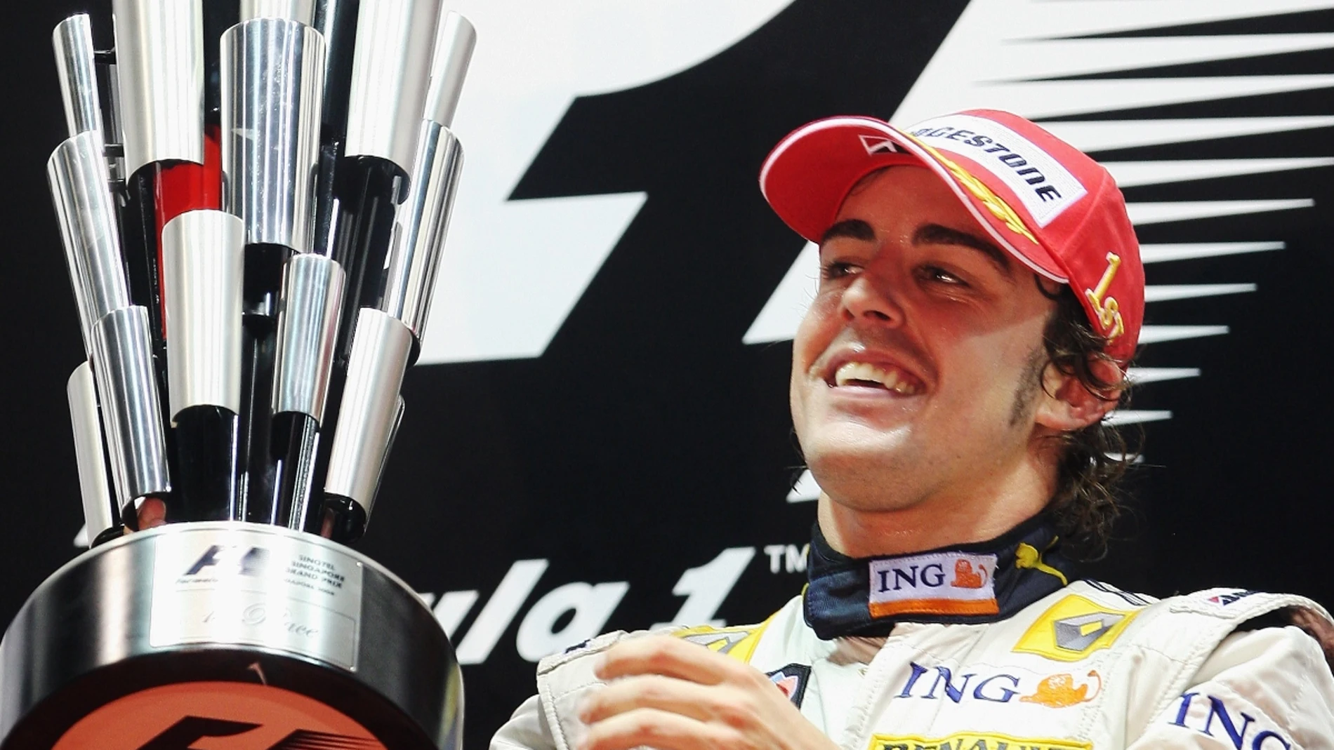 Fernando Alonso, tras ganar en Singapur 2008