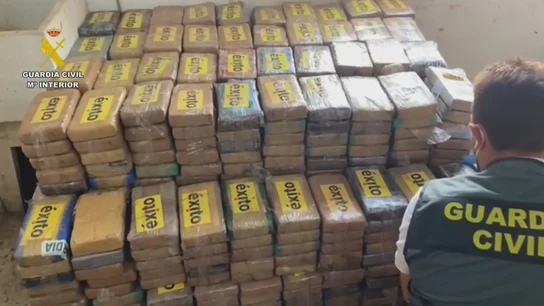 La Guardia Civil halla más de 800 kilos de cocaína en un polígono de Granada con envoltorios con la palabra 'Éxito' La Guardia Civil halla más de 800 kilos de cocaína en un polígono de Granada con envoltorios con la palabra 'Éxito'