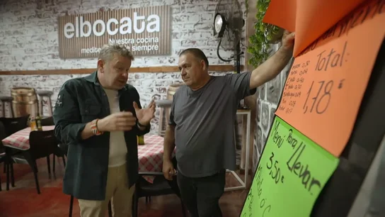 Chicote pone en apuros al hostelero con el menú a 3,50 euros: "No sé de dónde sale el beneficio, a no ser que salga de otro lado" Chicote pone en apuros al hostelero con el menú a 3,50 euros: "No sé de dónde sale el beneficio, a no ser que salga de otro lado"