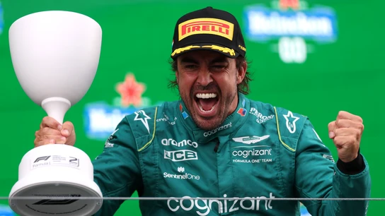 Fernando Alonso en el podio Fernando Alonso en el podio