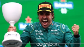 Fernando Alonso en el podio