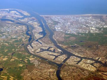 Vista aérea del Puerto de Róterdam desde el sur