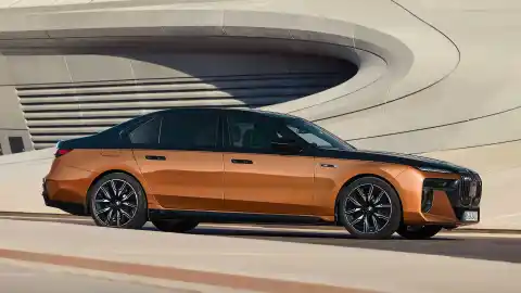 BMW i7 M70 xDrive BMW i7 M70 xDrive