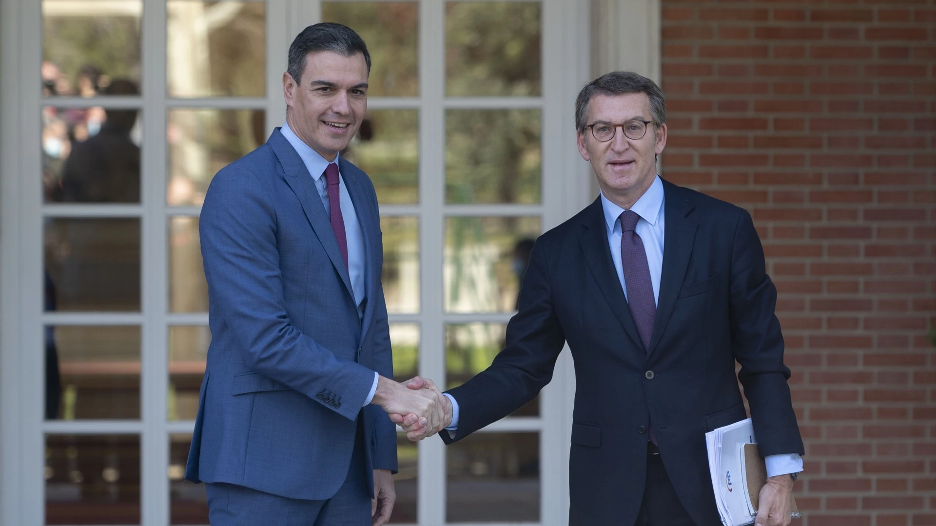 El presidente del Gobierno en funciones, Pedro Sánchez, y el líder del PP, Alberto Núñez Feijóo.