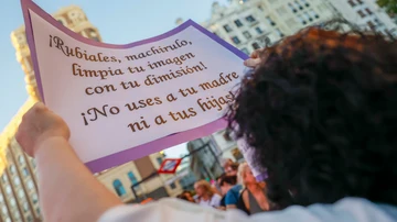 Una pancarta en la manifestación en apoyo a Jenni Hermoso en Madrid