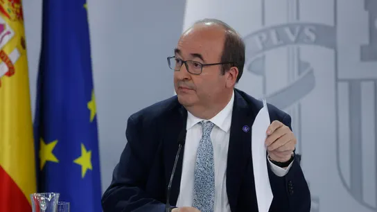 El ministro de Cultura, Miquel Iceta, durante la rueda de prensa ofrecida tras la reunión del Consejo de Ministros, este martes en el Palacio de la Moncloa. El ministro de Cultura, Miquel Iceta, durante la rueda de prensa ofrecida tras la reunión del Consejo de Ministros, este martes en el Palacio de la Moncloa.