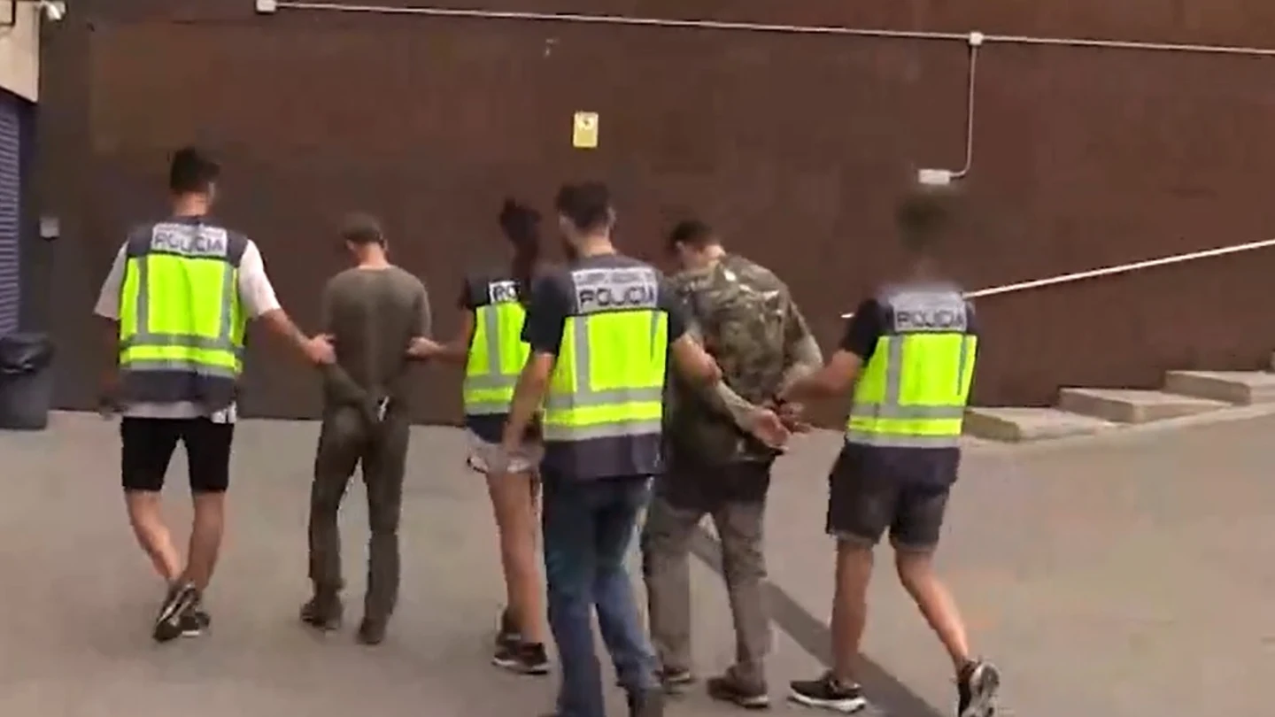 Dos de los cuatro detenidos que trataron de boicotear La Vuelta Dos de los cuatro detenidos que trataron de boicotear La Vuelta