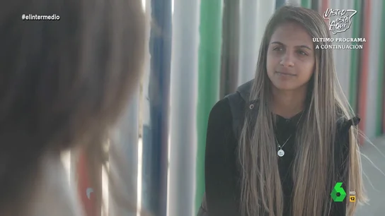 Yumara Montoya, sobre lo que supone vivir en El Puche: "Sales de aquí y notas ciertas miradas que te hacen agachar la cabeza" Yumara Montoya, sobre lo que supone vivir en El Puche: "Sales de aquí y notas ciertas miradas que te hacen agachar la cabeza"