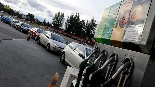 Imagen de archivo de una gasolinera en España. Imagen de archivo de una gasolinera en España.