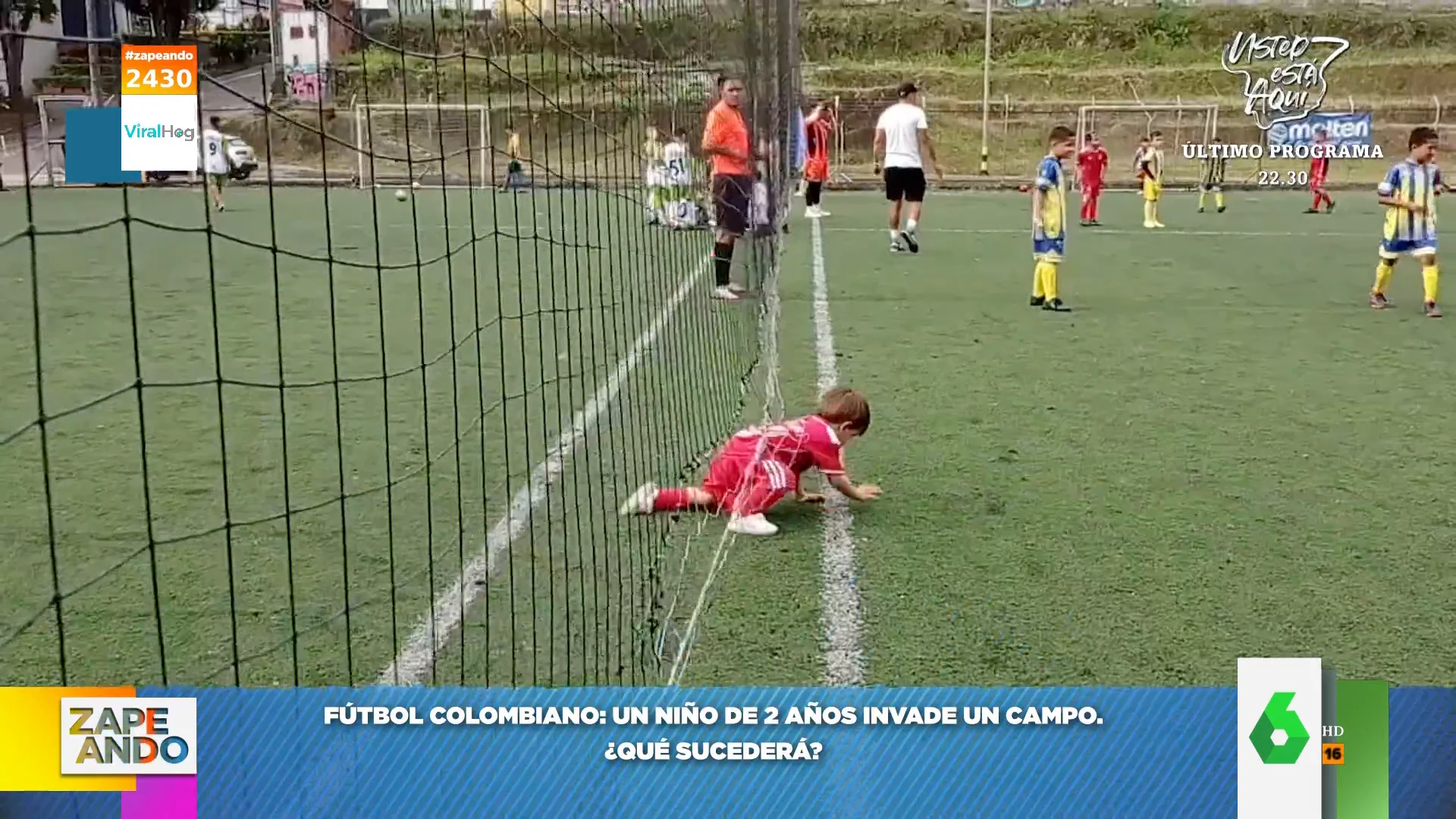 La pícara 'invasión de campo' de un niño que termina viendo la tarjeta roja