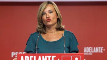 La portavoz del PSOE y ministra de Educación en funciones, Pilar Alegría, durante la rueda de prensa.