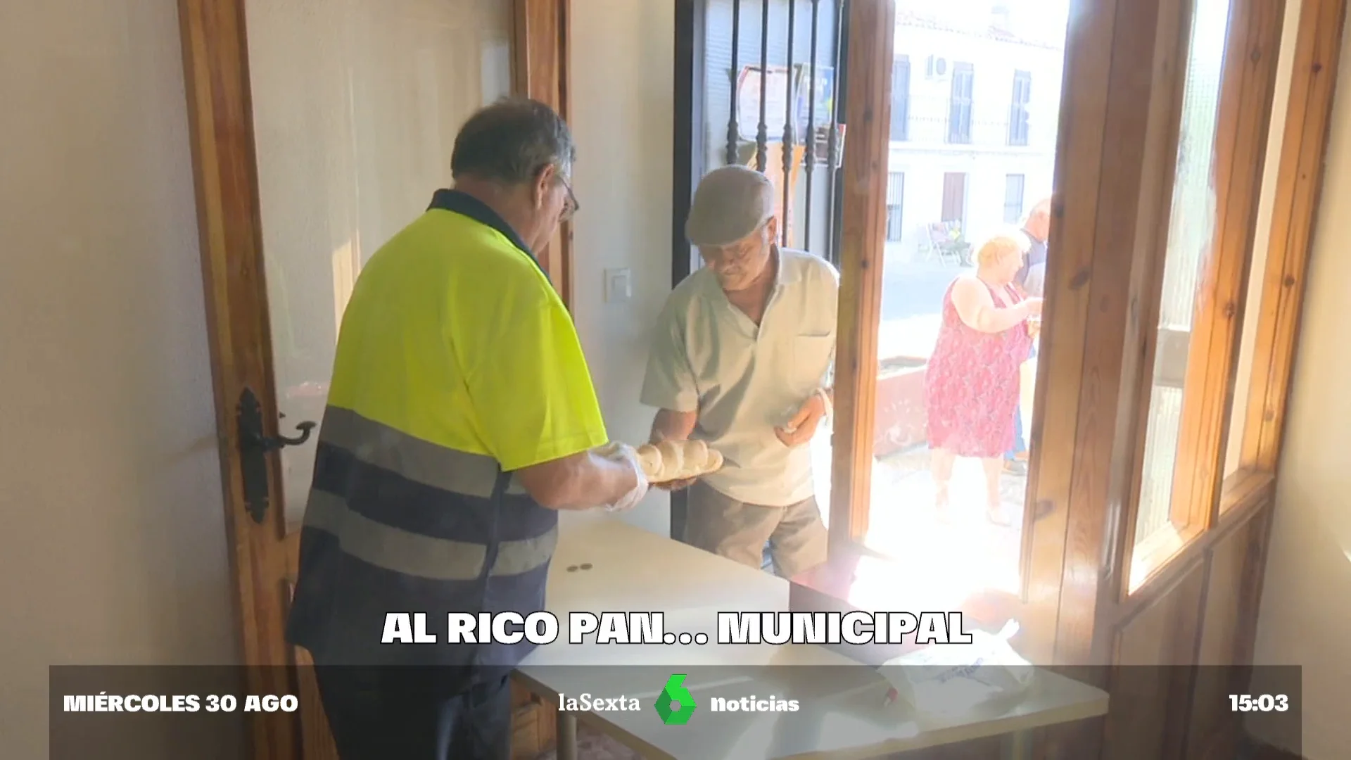 Un pueblo de Cáceres ofrece servicio de panadería al cerrar la única que había