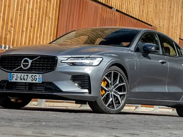 Esta berlina tiene etiqueta ECO, 197 CV de potencia y un precio muy competitivo Esta berlina tiene etiqueta ECO, 197 CV de potencia y un precio muy competitivo