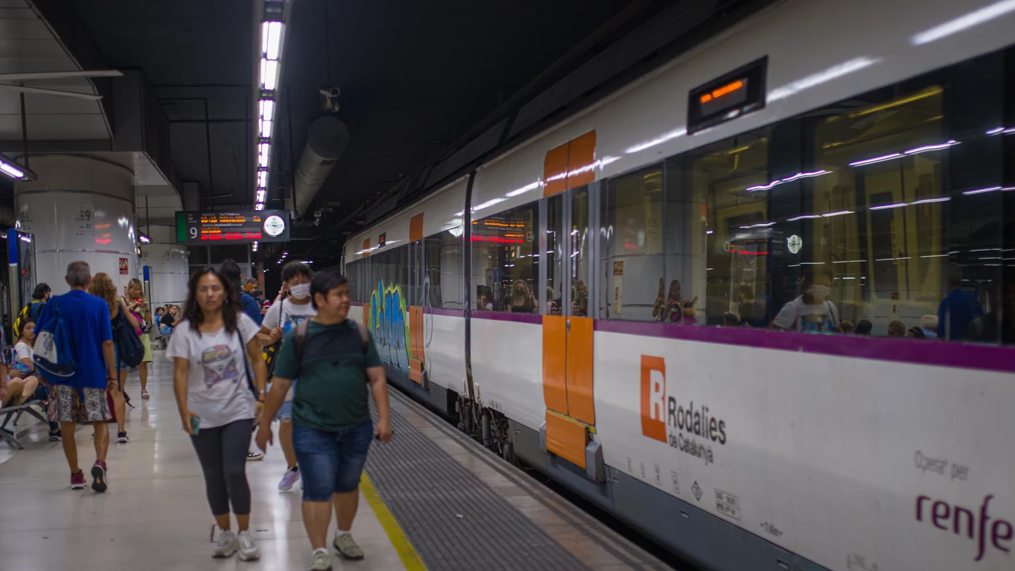 Cortan la R3 de Rodalies entre Mollet-Santa Rosa y Parets por un atropello mortal Cortan la R3 de Rodalies entre Mollet-Santa Rosa y Parets por un atropello mortal