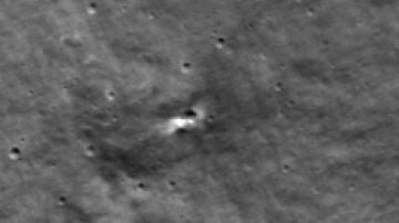 La NASA logra imágenes de un nuevo cráter en la luna surgido tras la fallida misión rusa