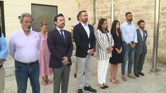 Llanos Massó (Vox) vuelve a alejarse de una pancarta contra la violencia machista Llanos Massó (Vox) vuelve a alejarse de una pancarta contra la violencia machista