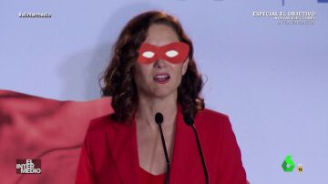 Vídeo manipulado - Ayuso se disfraza de superheroína para dar un discurso