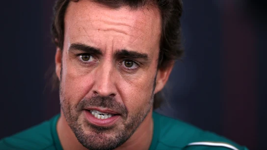 Alonso, ante los medios v
