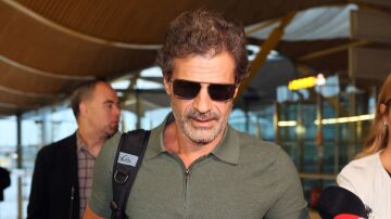 Rodolfo Sancho en el aeropuerto Adolfo Suárez Madrid Barajas.