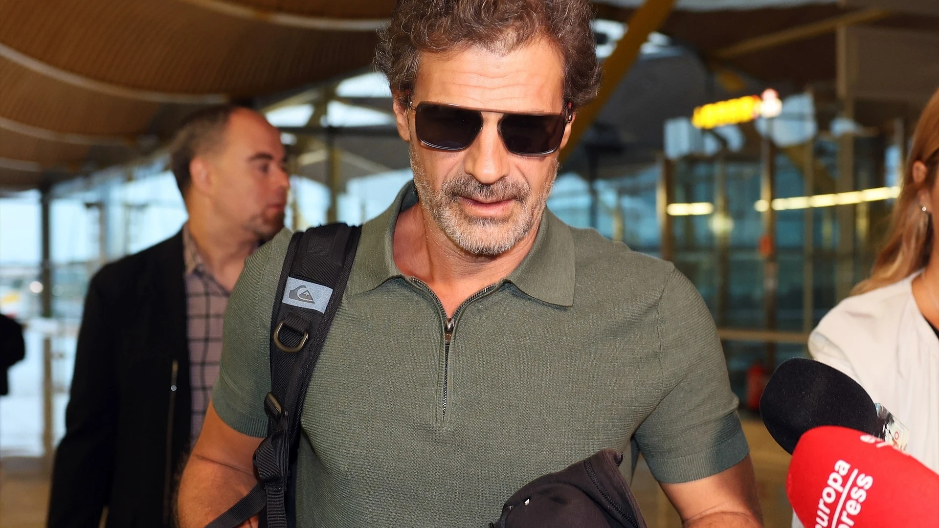 Rodolfo Sancho en el aeropuerto Adolfo Suárez Madrid Barajas.