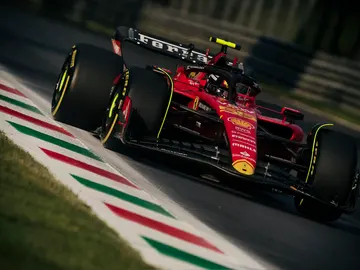 Monza se rinde a los pies de Carlos Sainz tras su Pole con Ferrari Monza se rinde a los pies de Carlos Sainz tras su Pole con Ferrari
