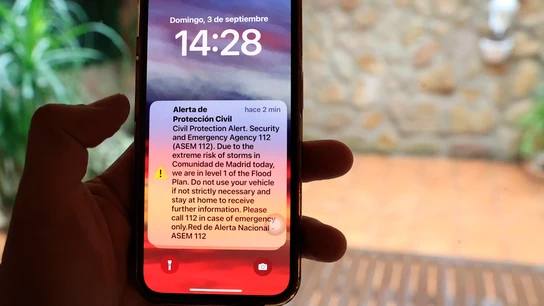 Mensaje de alerta del 112 a los móviles de la Comunidad de Madrid ante el "riesgo extremo" de tormentas Mensaje de alerta del 112 a los móviles de la Comunidad de Madrid ante el "riesgo extremo" de tormentas