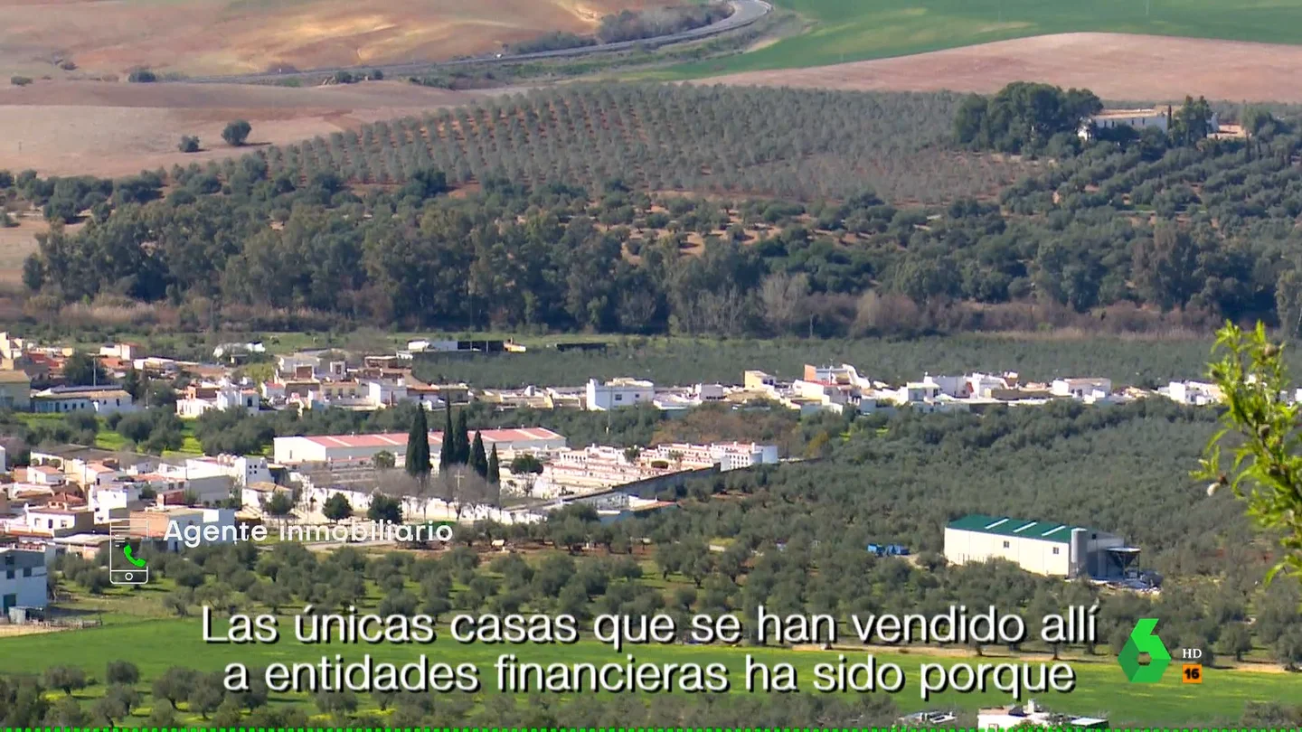 Un agente inmobiliario confiesa las dificultades para hacer su trabajo en el barrio del clan de 'Los Piños': "Me enseñaron una escopeta" Un agente inmobiliario confiesa las dificultades para hacer su trabajo en el barrio del clan de 'Los Piños': "Me enseñaron una escopeta"