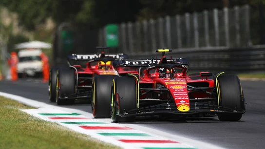 Carlos Sainz, por delante de Charles Leclerc Carlos Sainz, por delante de Charles Leclerc