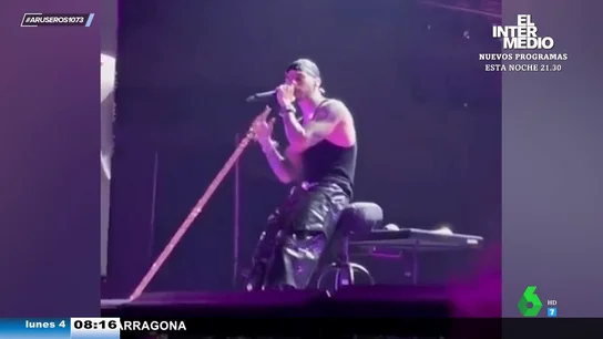 Rauw Alejandro se derrumba en pleno concierto al interpretar el tema que dedica a Rosalía Rauw Alejandro se derrumba en pleno concierto al interpretar el tema que dedica a Rosalía