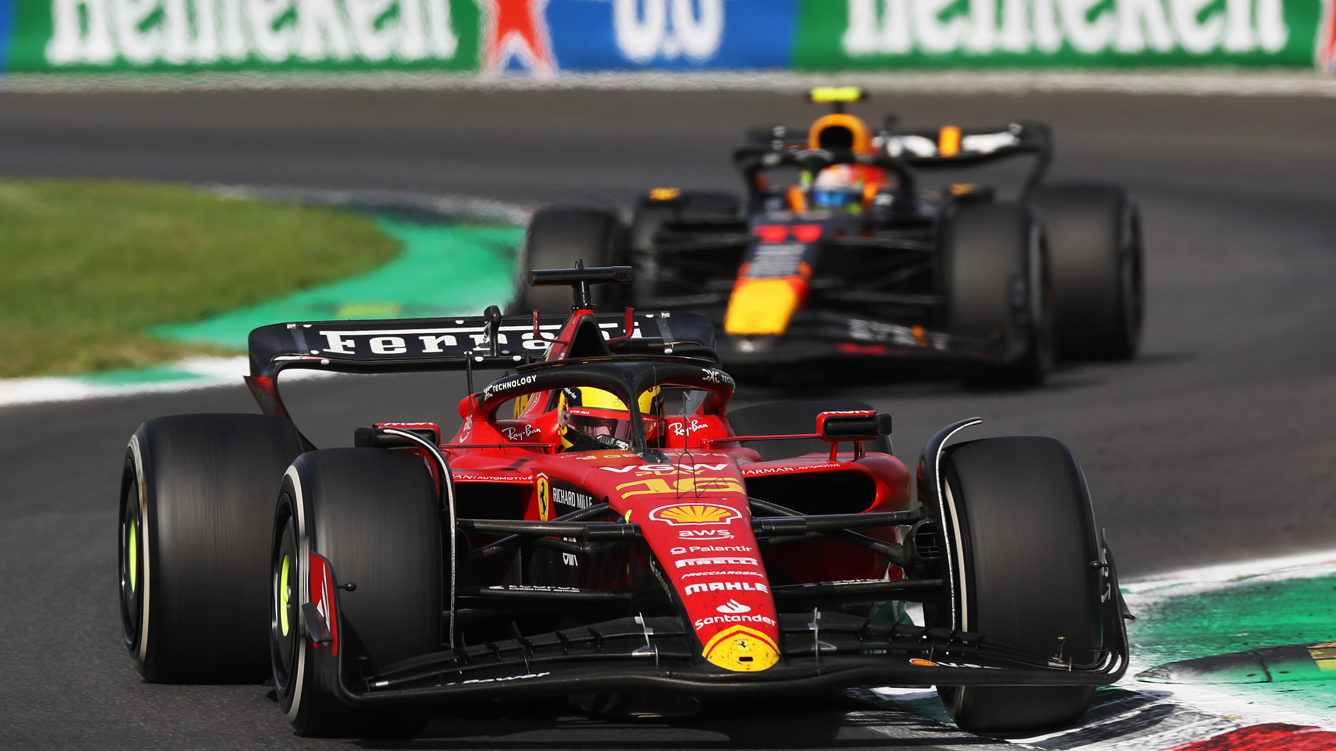 Charles Leclerc y Sergio Pérez