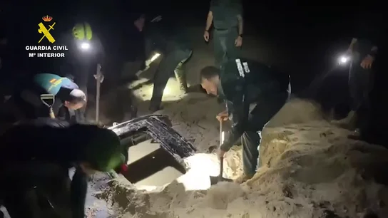 Localizan encaramado a un árbol al niño desaparecido junto a su padre en Aldea del Fresno (Madrid) Localizan encaramado a un árbol al niño desaparecido junto a su padre en Aldea del Fresno (Madrid)