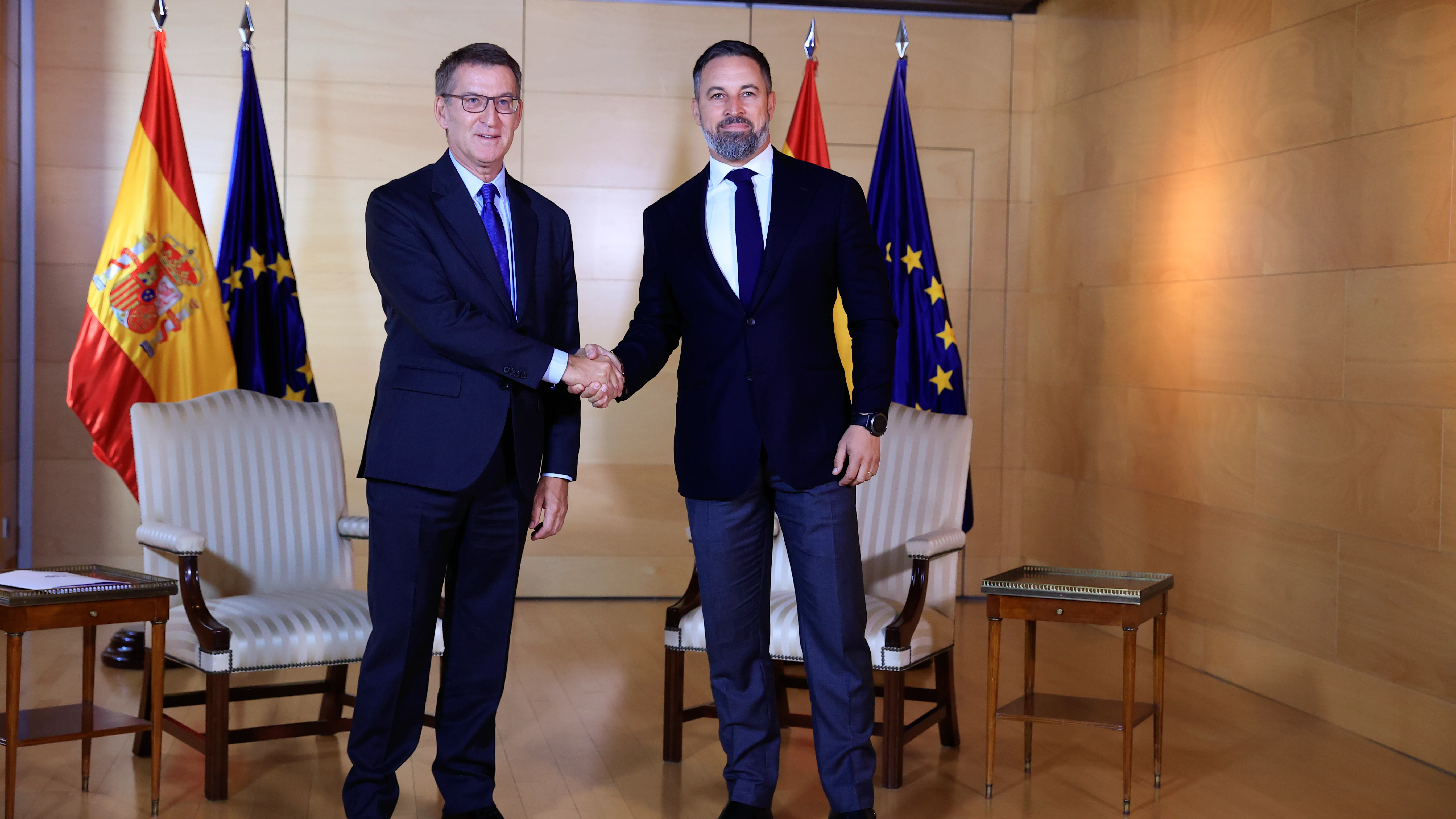 Alberto Núñez Feijóo y Santiago Abascal, durante su encuentro en el Congreso