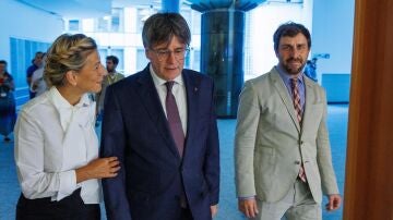 Puigdemont durante su reunión con Yolanda Díaz en Bruselas