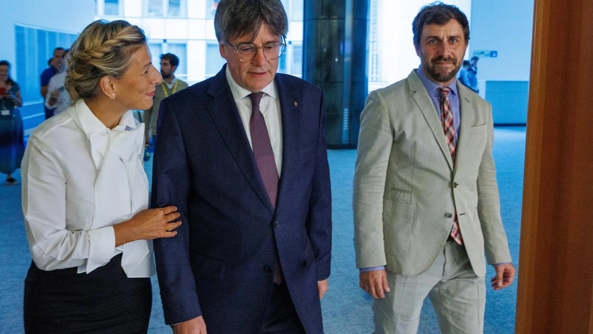 Puigdemont durante su reunión con Yolanda Díaz en Bruselas