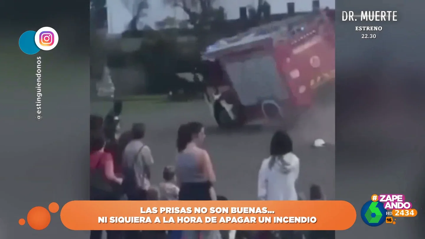 El desenlace de un camión de bomberos que acude a toda prisa a apagar un incendio El desenlace de un camión de bomberos que acude a toda prisa a apagar un incendio