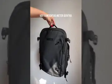 La mochila de Amazon que se ha hecho viral en TikTok con la que te ahorrarás la maleta del avión