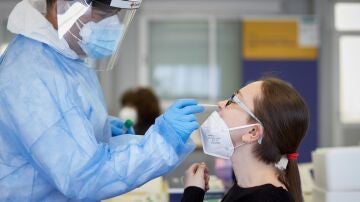 Las mujeres y pacientes con m&aacute;s de una enfermedad a la vez son m&aacute;s propensos al covid persistente